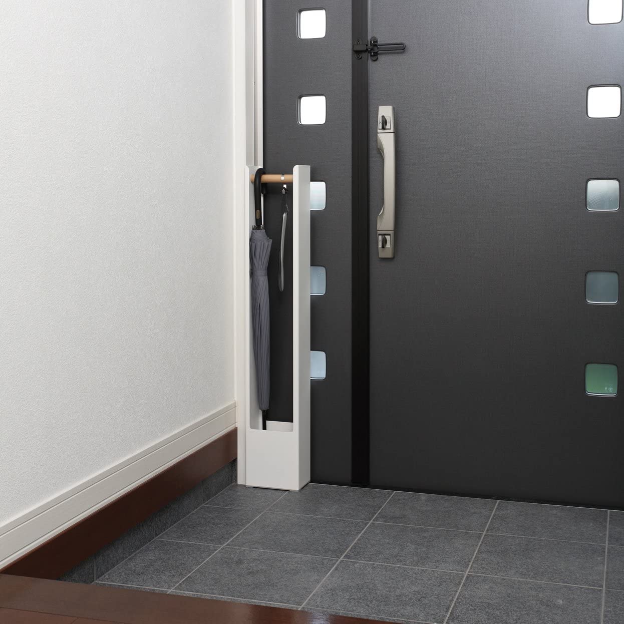 おしゃれな傘立てのおすすめ16選 人気の珪藻土やマグネット付きのアイテムもご紹介