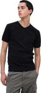 メンズVネックTシャツのおすすめブランド19選。大人カジュアルに映える一枚