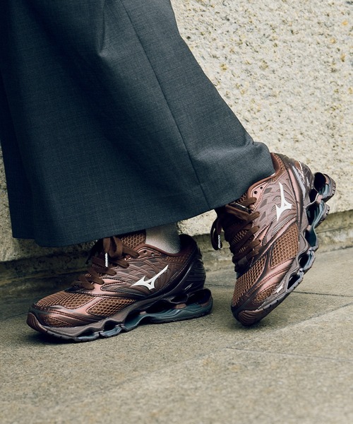 ハイテクスニーカーのイメージ