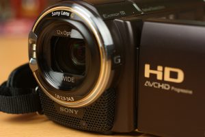 ソニーとパナソニックのビデオカメラ特集。伝統の2大メーカーどっちがおすすめ？