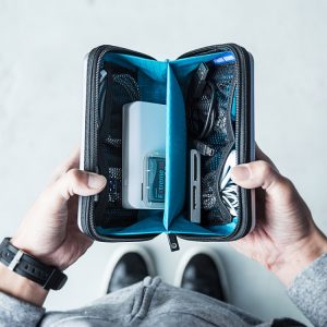 これこそ時代のニーズ。ガジェットをまとめて収納できる「旅のお供」