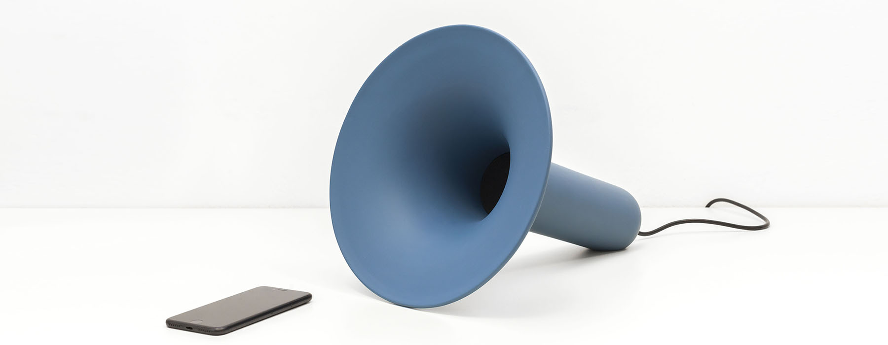 イタリアンデザインが美しい。セラミック製ホーンスピーカーでミニマル