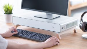 レトロだけどハイエンド！高性能パーツもらくらく積めるモニタースタンド型PCケース