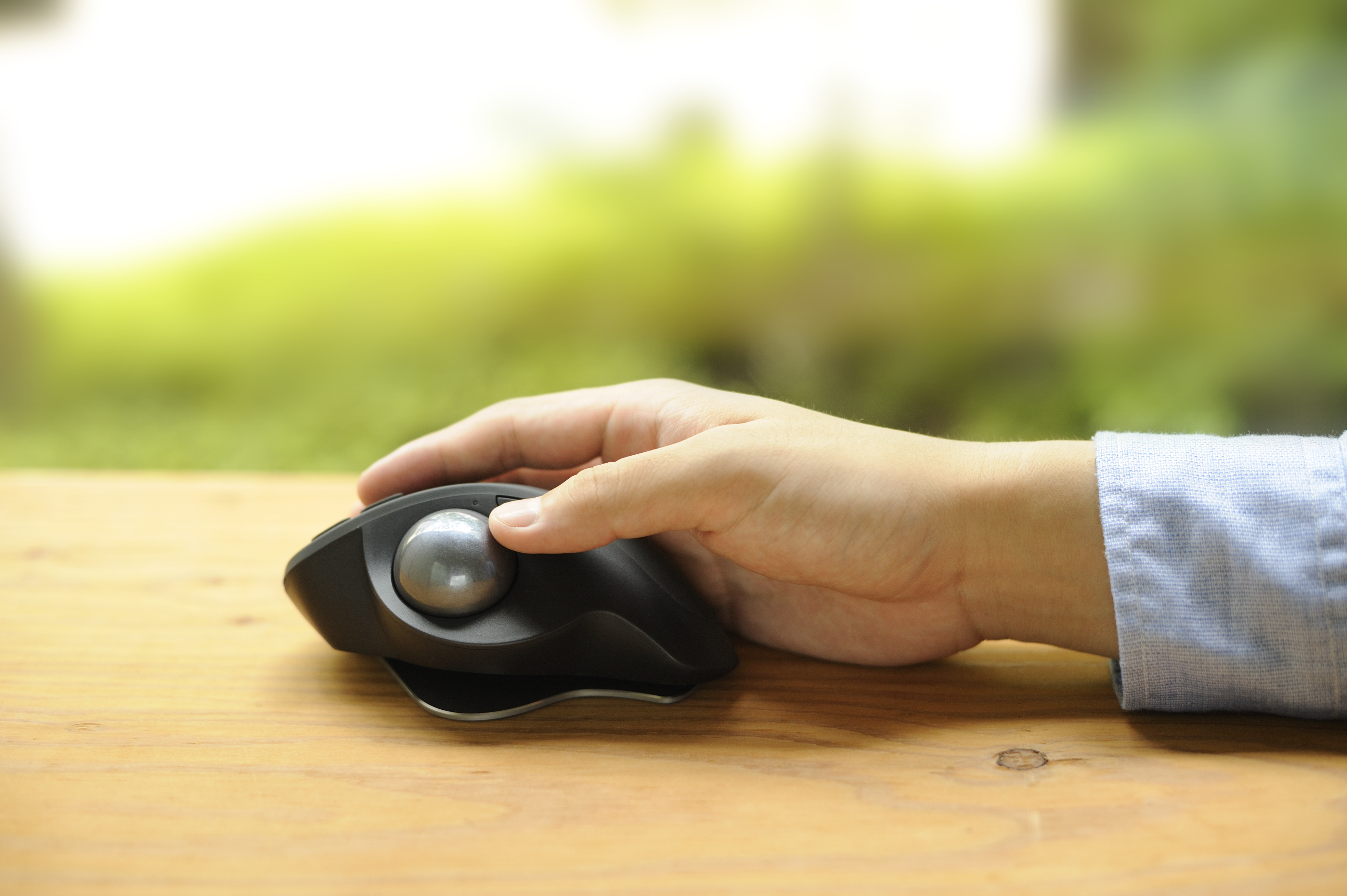 ロジクールが7年ぶりに新作のトラックボールマウス「MX ERGO」を発売