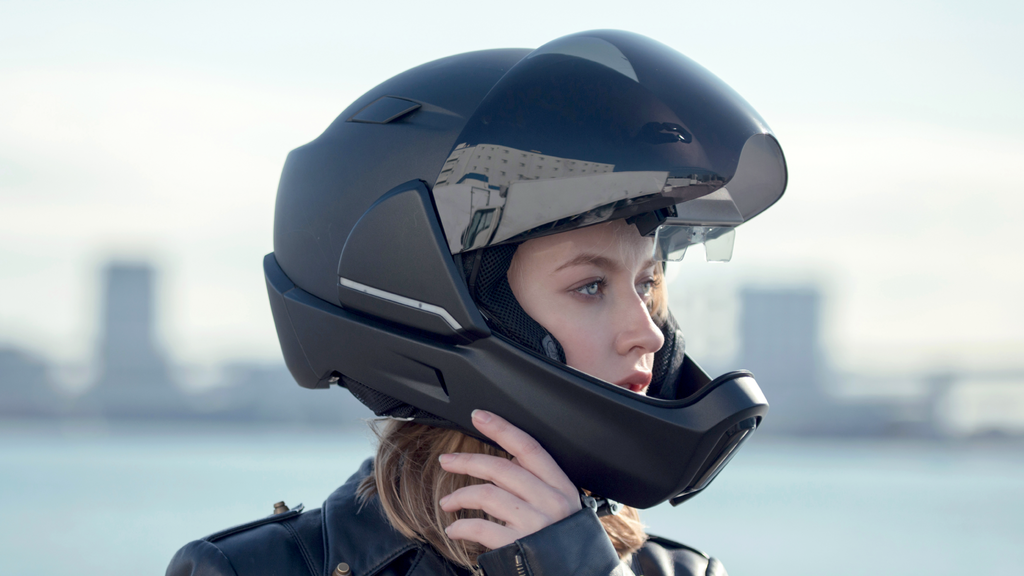 ヘルメットの進化が始まる!360°まわりが見えるスマートヘルメット登場
