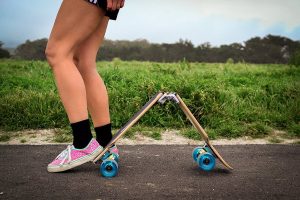 気軽に持ち運び！折りたためる高機能スケートボード「Longboard V3.2」