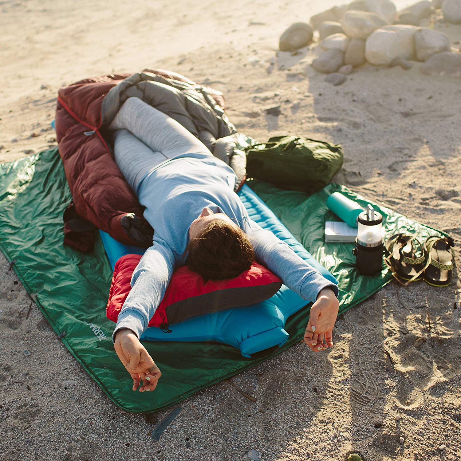 キャンプにおすすめの枕19選 屋外でも安らかな睡眠を