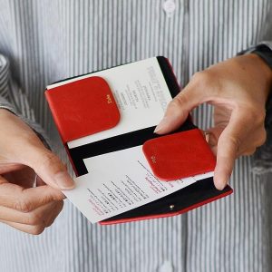 【レディース】名刺入れのおすすめブランド25選。ビジネスシーンで使えるアイテム