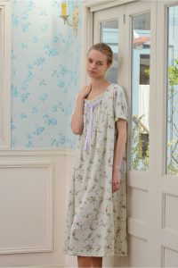 ネグリジェのおすすめ25選。大人かわいいアイテムでおうち時間を楽しもう