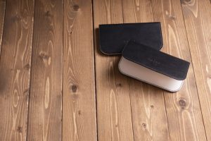 長いけど長くない。ポケットにも収まる「短い長財布」でお会計をスマートに