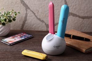 スティック型充電器「colorfulbank」。シェアして使える便利グッズ