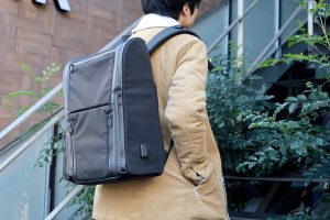 【レビュー】形崩れしにくく自立するのが特徴。おすすめのビジネスリュックをご紹介