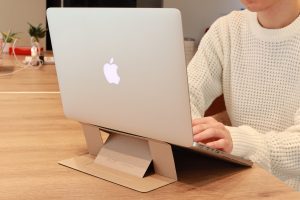 世界最薄クラス！一瞬でセットできるノートPCスタンド「MOFT」を使ってみた！