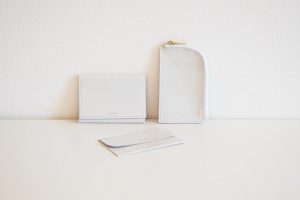 ミニマリストのために生まれた上質な革小物。シンプルななかに見えるこだわり