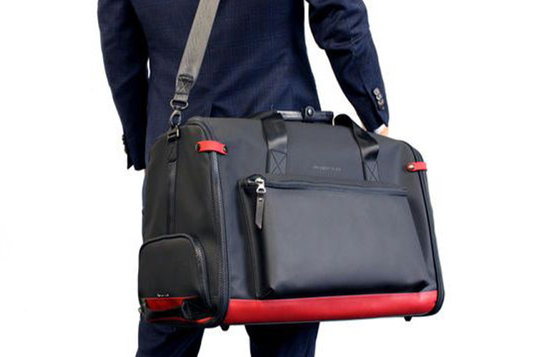 収納時の厚さはたったの8cm！折りたためるボストンバッグで出張・旅行