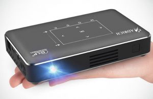 デジタルボードも搭載！マルチに使える手のひらサイズのプロジェクター「IMK69+」