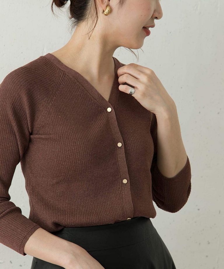 オフィスカジュアルにおすすめのカーディガン12選。コーディネートを引き締めるアイテムをピックアップ オフィスカジュアルにおすすめのカーディガン12選。コーディネートを引き締めるアイテムをピックアップ
