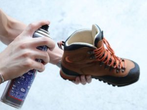 防水スプレーのおすすめランキング34選。素材に適したモノを選ぶのがポイント