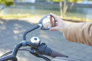 自転車用ミラーのおすすめ12選。折りたたみできる製品もご紹介