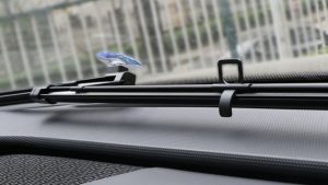 ありそうでなかったカー用品！セットも片付けも約1秒で完了する「マジックサンシェード」