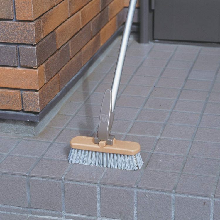 デッキブラシのおすすめ14選 選び方のポイントも併せてご紹介