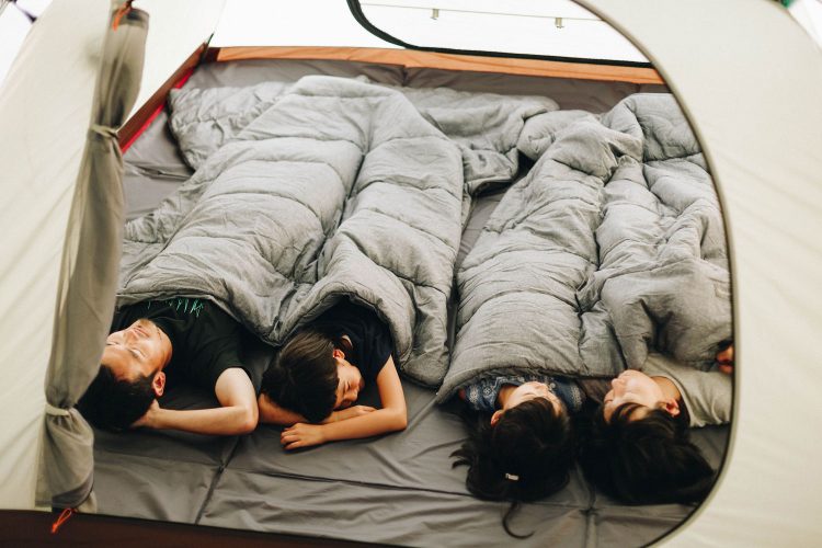 寝袋 シュラフ のおすすめ21選 人気の着る寝袋もご紹介
