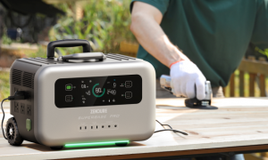 急速充電可能でパワフル！ 防災・アウトドアに便利なポータブル電源「SuperBase Pro」
