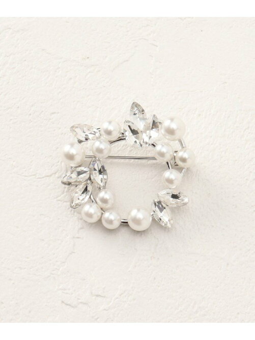 ブローチのおすすめ16選 単調になりがちなアウターを華やかに飾ろう