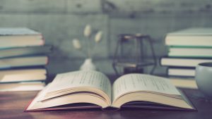 【2026年版】小説のおすすめ100選。ジャンル別の人気作品から話題の新刊までご紹介