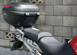 バイク用リアボックスのおすすめ16選。取り付け可能サイズと容量をチェック