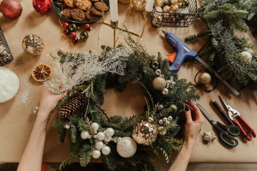 クリスマスリースのおすすめ13選。おしゃれなデザインのモノもご紹介