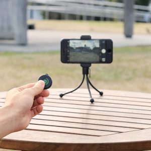 スマホ用シャッターリモコンのおすすめ12選。スマホのカメラ撮影をもっと便利に