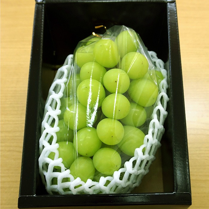 山形県長井市 定期便3ヵ月 秀品シャインマスカット 700g以上1房×3回 35,000円