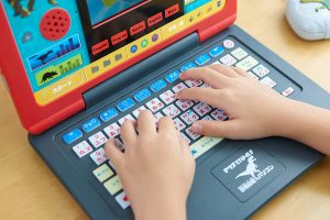 6歳の男の子へのプレゼントおすすめ30選。スポーツトイや知育玩具など
