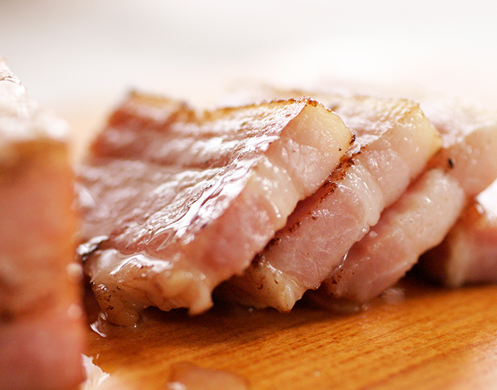 エーデルワイスファーム 薪・炭火仕上げ ベーコン