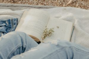 詩集のおすすめ30選。心に響く美しい名作や初心者が読みやすい作品もご紹介