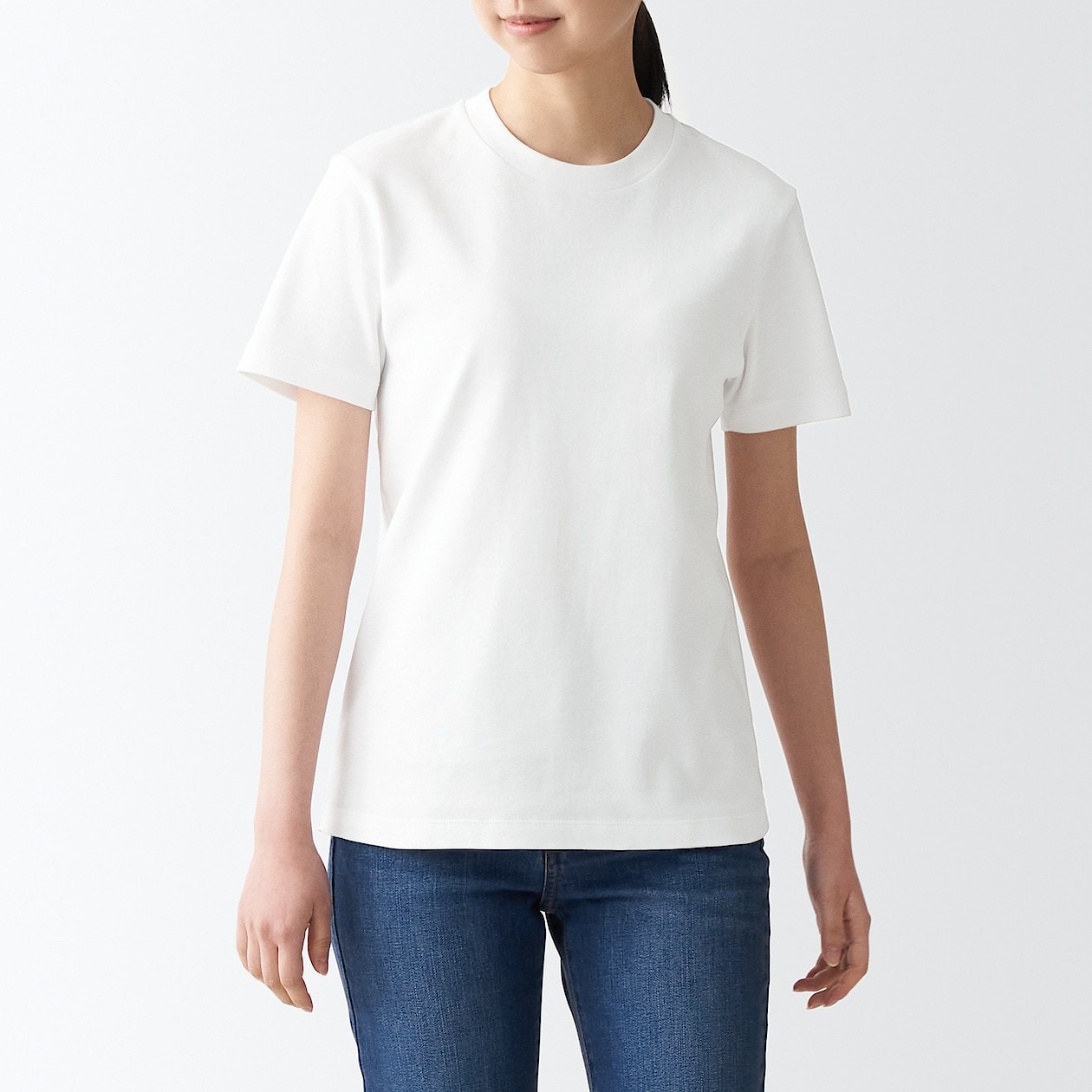 レディース白Tシャツのおすすめ34選。人気のきれいめアイテムやおしゃれコーデをご紹介