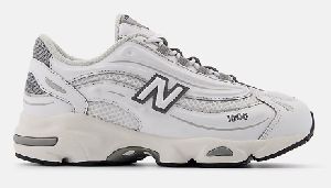 ニューバランス(new balance) キッズシューズ PV1000