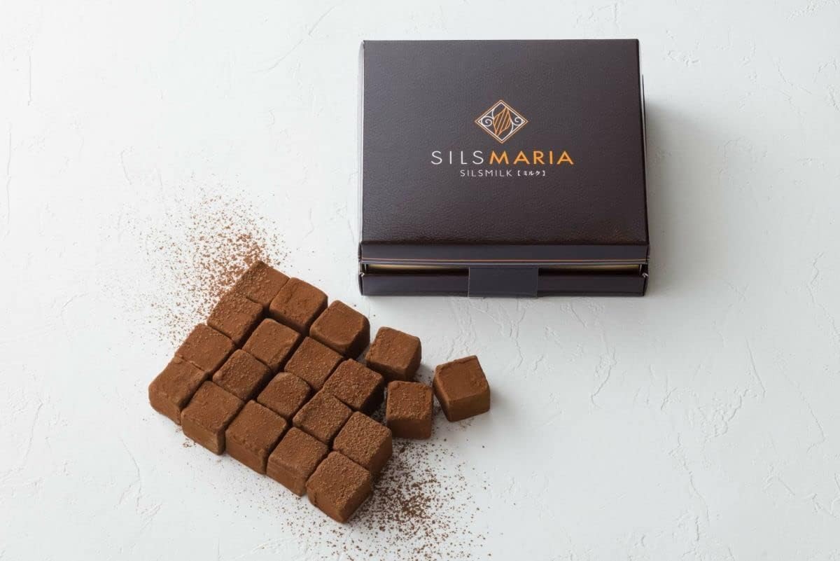 シルスマリア(SILSMARIA) 公園通りの石畳シルスミルク