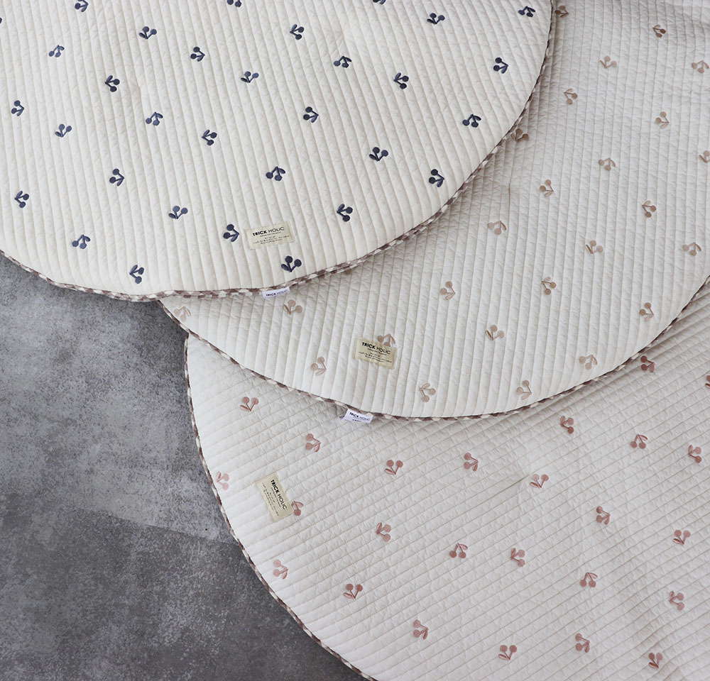 トリックホリック(TRICK HOLIC) プレミアムイブル さくらんぼの刺繍ラウンドマット