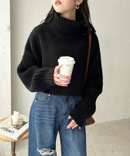 ジーラ(GeeRA) タートルネックショート丈ニット