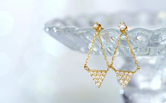 cullent K18ダイヤモンドピアス triangle