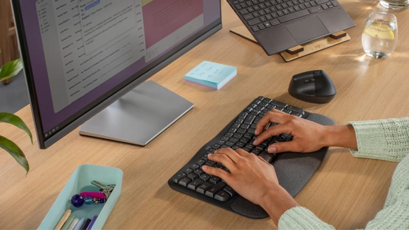 エルゴノミクスキーボードのおすすめ13選。メカニカル式のモノもご紹介