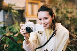 旅行におすすめのカメラ24選。持ち歩きに便利な小型軽量モデルも