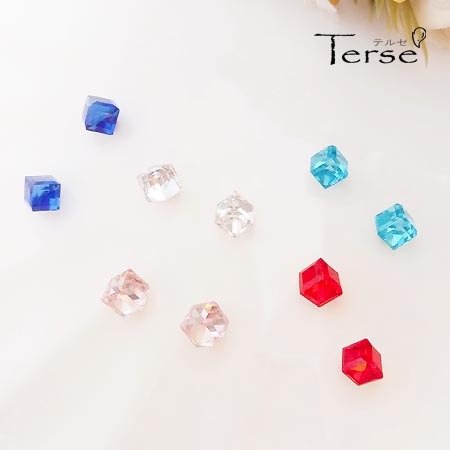 テルセ(Terse) カラフルキューブのマグネットピアス
