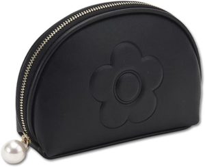 マリークワント(MARY QUANT) エンボスデイジーパール ラウンドポーチ