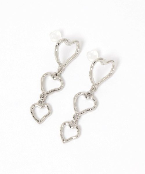 ラコレ(LAKOLE) 3連変形ハート樹脂ポストピアス
