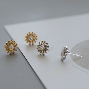 【レディース】樹脂ピアスのおすすめ24選。かわいいデザインのものをラインナップ