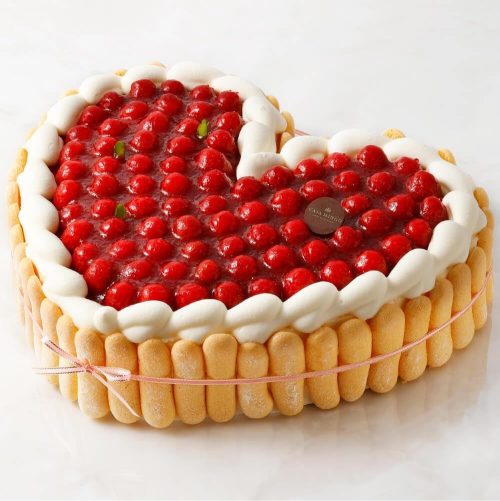 洋菓子店カサミンゴー 最高級洋菓子 特注ハート型シュス木苺レアチーズケーキ