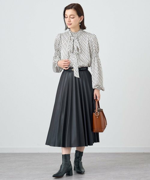 アナイ(ANAYI) レザーライクサテンプリーツ スカート